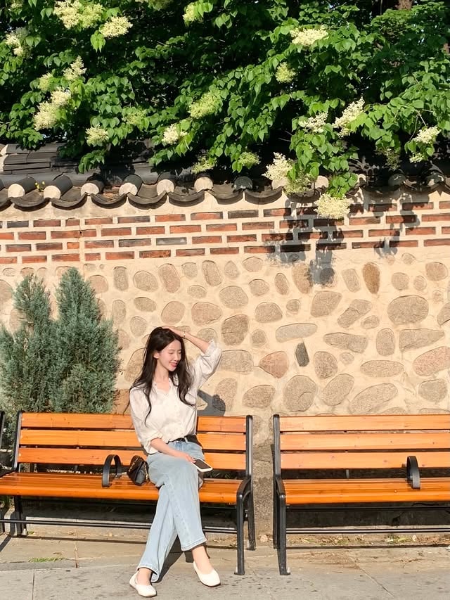따뜻했던 내 시간들☀️왜 인스타 업로드 많이 안했는지 물어봐주시고 걱정해주셔서 감사해요.개인적으로 제 인생의 힘들고 시끄러웠던 시간들을 잘 보내주고조용하고 고요한 일상을 제 사람들에게 힘을 얻으며 보내고 있었어서 공유는 다 못했어요 앞으로는 복작복작 여러분과 제가 공유하는 행복한 순간이 더 많았으면 좋겠어요항상 행복하고 따뜻했으면 ..💛 by @lub_yoons2