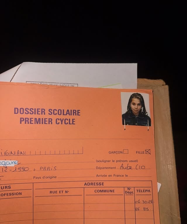 Morgane fait souvent tomber ses affaires. En fait, elle regarde rarement ce qu'elle fait. En slide 2, les preuves de ce que j'avance dans le spectacle 🤙Prochaines dates :Dijon : 28/05 🌱Genève : 30/05 ✨Montréal : 06/06 🇨🇦 by @morgane_cadignan