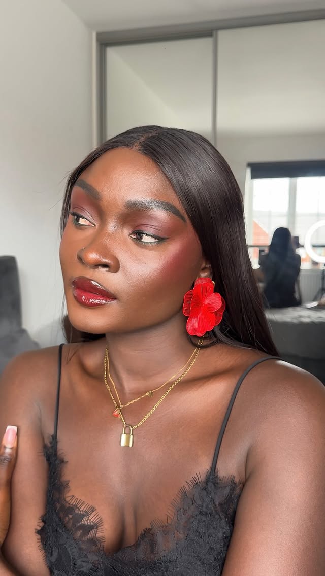 Mofe 💋💋......#darkskinmakeup #makeupreels #makeuptransitions #redlips #explore by @ruddiyeh