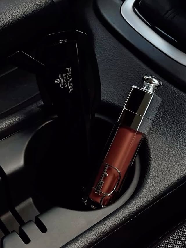 Always with me 💄🕶️ #DiorBeauty by @melisdilmener