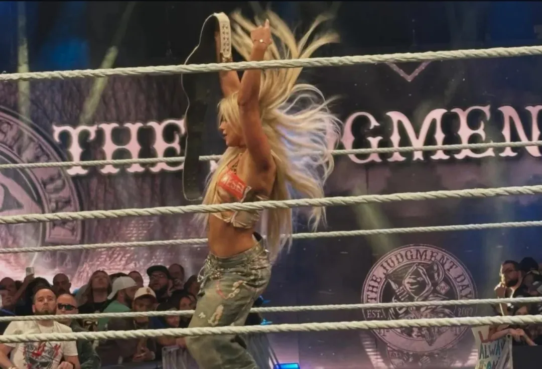 THE GREATEST OF ALL TIME AND IT'S NOT JUST ME SAYING IT OTHER PEOPLE SAY IT @yaonlylivvonce #livmorgan #wwewomensworldchampion #wweraw by @livmorgan_newjersey