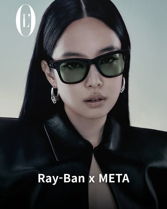 스마트 아이웨어, 패션 업계의 새로운 격전지가 될까요? 📱👓스마트폰을 꺼내지 않아도 메시지를 확인하고, 사진을 찍고, AI와 대화하는 시대가 가까이 다가왔습니다. 이번주 오클리 메타와 레이벤 메타 스마트 아이웨어가 국내 발매됐습니다. 젠틀몬스터와 워비파커 역시 구글, 삼성과의 협업 제품을 준비 중이죠. 여기에 케어링 그룹 구찌도 2027년 스마트 안경 출시를 예고하며 경쟁에 합류했습니다. 기술과 패션이 조화를 이루는 시대. 스마트 아이웨어 시장의 진화가 더욱 기대되네요! 👀📌 스마트 아이웨어• 오클리 x 메타: 스마트 아이웨어 국내 출시• 레이벤 x 메타: 스마트 아이웨어 국내 출시• 젠틀 몬스터 × 구글: AI 기반 스마트 선글라스 개발• 워비파커 × 구글: AI 기반 스마트 안경 개발• 구찌: 2027년 스마트 안경 출시 목표로 개발 중Editor Park So YeonPhotography courtesy of Brands#SmartEyewear #스마트아이웨어 by @lofficielhommes_kr