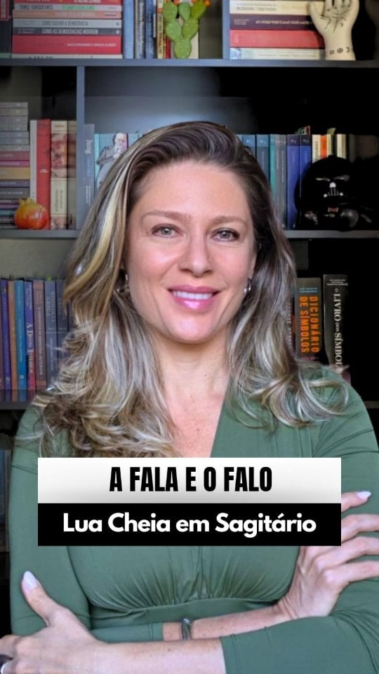 LUA CHEIA EM SAGITÁRIO: COLHEITA E DIÁLOGO 🌕♐✨No domingo 31/Mai, a Lua Cheia acontece a 9º de Sagitário, com apogeu às 5h45 da manhã (horário de Brasília). Essa lunação evidencia a colheita do que foi iniciado na Lua Nova em Touro.Os mais afetados serão aqueles com Sol, Lua ou Ascendente em Sagitário e Gêmeos, além da casa astrológica onde temos Sagitário. A constelação já se faz sentir dois dias antes e seus efeitos seguem até 07/Jun.O aspecto de Sol trígono Plutão mostra que a saída está no diálogo, no entendimento, nas trocas e pontes que podemos construir. É um convite para ouvir, negociar e encontrar caminhos mais positivos.Este corte foi retirado do vídeo completo de LUA CHEIA EM SAGITÁRIO (publicado em 27/Mai), disponível no canal da @aastrologa no YouTube. Link na bio ⬆️#astrologia #luacheia #sagitario #dialogo #escuta by @aastrologa