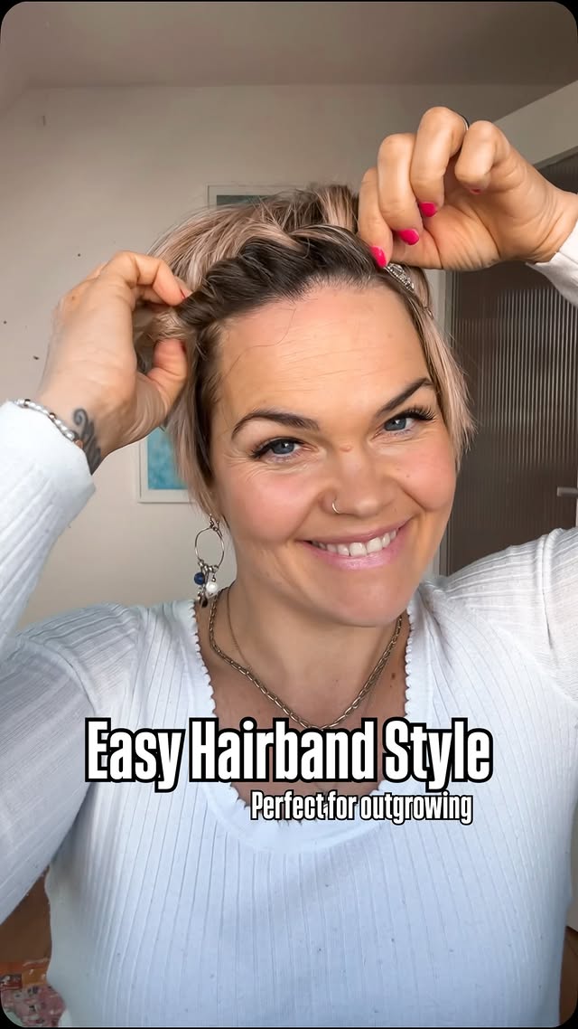 This simple style where you tuck your hair under a hairband is so easy and still cute for every day. Perfect for hot summers, outgrowing pixiecuts and short to shoulder length hair. You can do it with every thin elastic headband.#fblifestyle #shorthair #salirasa #cabelocurto by @salirasa