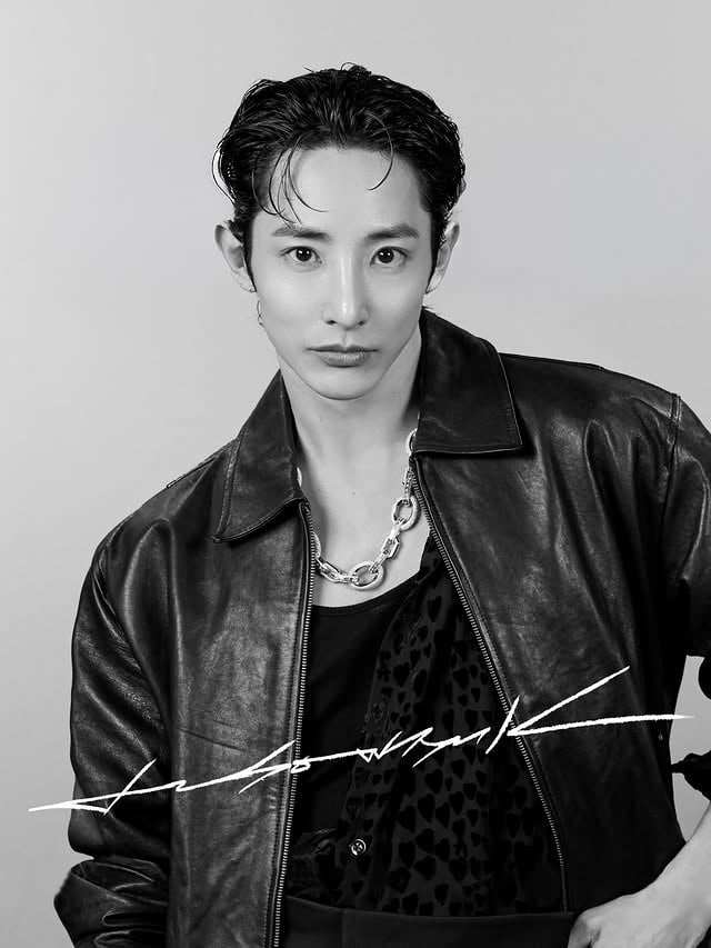프렌치 하이 주얼리 메종 메시카가 배우 이수혁을 새로운 앰버서더로 발탁했습니다.이수혁은 특유의 카리스마와 세련된 무드로 메시카가 추구하는 ‘움직임의 정신’을 구현하는 인물로 꼽혔습니다. 지난해 서울 프라이빗 디너를 통해 처음 인연을 맺은 그는, 이후 파리 하이 주얼리 쇼에 참석하며 메종과의 관계를 이어왔습니다. 메종의 창립자이자 아티스틱 디렉터 발레리 메시카 역시 그의 독보적인 존재감에 대한 애정을 드러내며, 브랜드가 지향하는 현대적인 남성상과 맞닿아 있다고 전했습니다. 메시카와 이수혁이 함께 만들어갈 앞으로의 시너지에도 기대가 모입니다.💎Messika• 2005년 발레리 메시카가 설립한 프랑스 하이 주얼리 메종• 다이아몬드를 중심으로 한 현대적 파인 주얼리 브랜드• ‘움직임’을 핵심 콘셉트로 한 구조적이고 슬림한 디자인• 전통적인 하이 주얼리보다 가볍고 착용감이 좋은 데일리 럭셔리 지향• 대표 컬렉션: Move 컬렉션 (움직이는 다이아몬드 모티프)Editor Bae Si HyunPhoto courtesy of Brand#Messika #메시카 #DiamondsInMotion by @lofficielhommes_kr