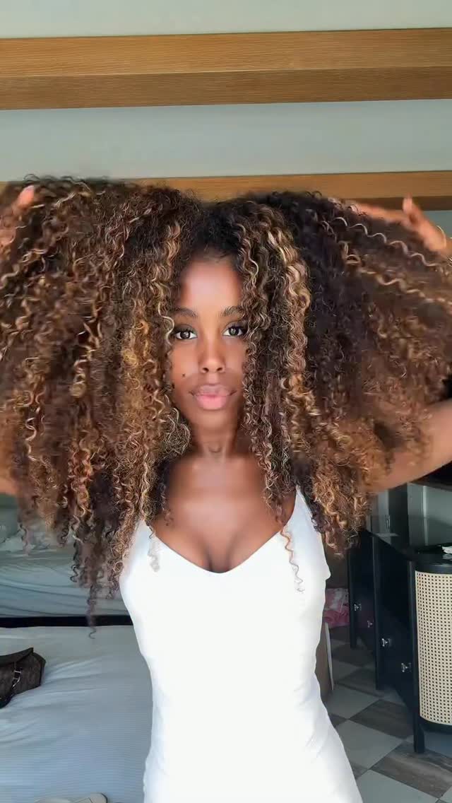 Achieving the vacation curls of our dreams with Curl Talk essentials 🌴 Shop now @walmart for perfect frizz‑free curls all summer long ☀️#vacationhair #notyourmothers #curltalk #haircare by @notyourmothers