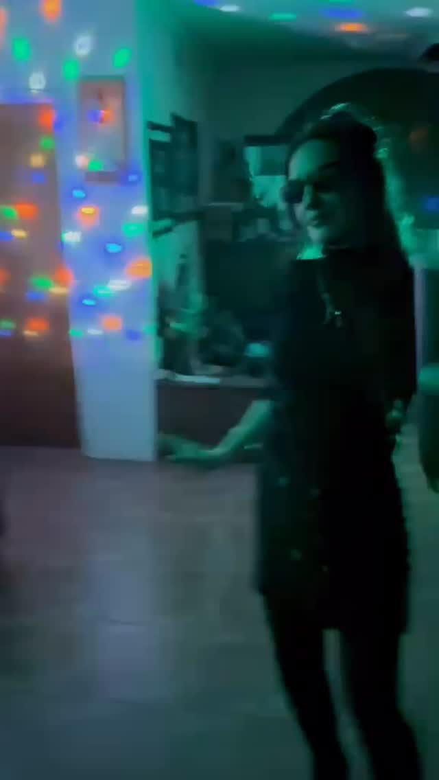 Un like y un comentario para esta mami que volvió a bailar unas cumbias después de años 💪🤪 by @macapazok