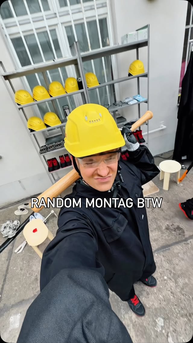 Ey, ich sag euch, sonst stehe ich auf solchen Events, wenn ich alleine bin echt immer wie so ne verlorene Schnecke in der Ecke aber durch diese ganzen Stationen auch gerade dieser Ausmalraum, dadurch war einem gar nichts mehr peinlich und man kam richtig gut ins Gespräch. Das war wirklich ein richtig tolles Event. Und ich liebe die Serie deswegen hab ich mich sowieso drauf gefreut😌❤️ (unbezahlt, Einladung Event) by @fabiwndrlnd