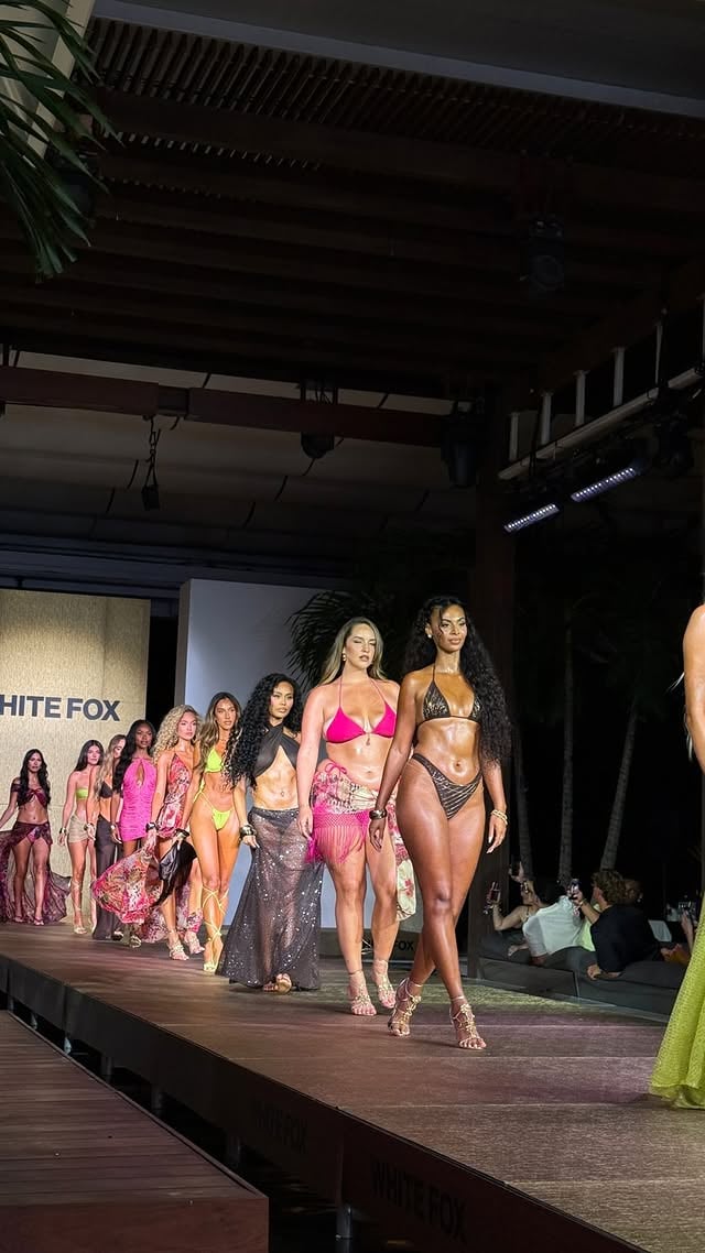 My girls 🥹😍 #miamiswimweek #loveisland #runway by @angwitacho