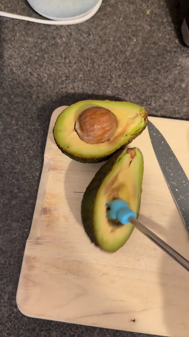 Good morning to everyone EXCEPT THIS BRUISED AVOCADO #tinyhand #mrtinyhand #breakfast #friday