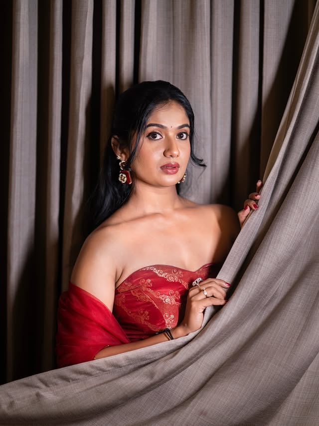 ❤️✨

Special thanks to all this beautiful people✨
Stylist- @uski_designer_studio 
Outfit - @uski_designer_studio 
Jew - @hunkybee 
MUA- @monikamakeovers_makeupartist 
Pc - @studios19_lsp