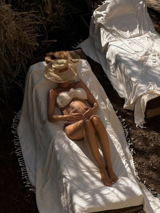 summer bebe 🤰🤍🌞 by @lovisabarkman