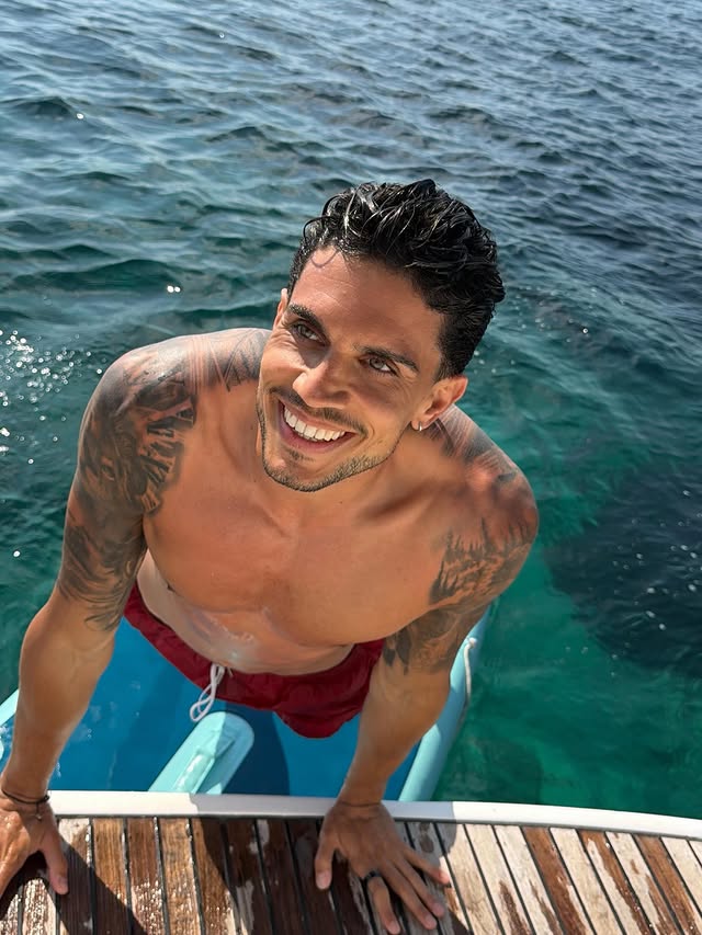 Mar, sol y amor en abundancia 🤍🏝️ by @marcbartra