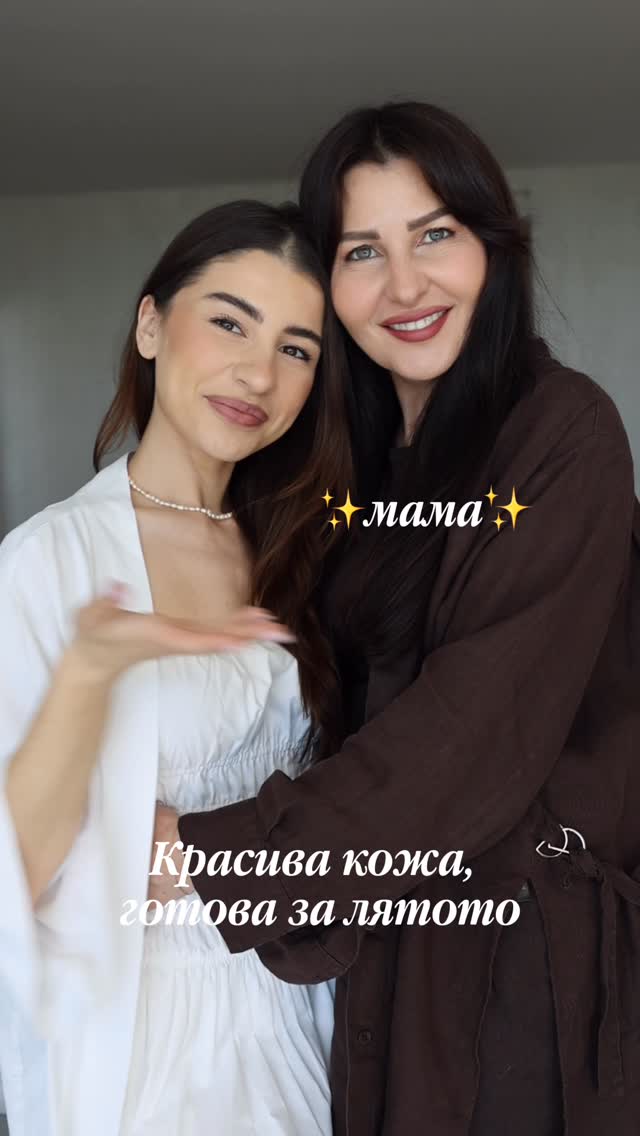 Ето какво използваме с мама. Споделям и на вас, за да тествате и да се убедите в качеството на продуктите. 🥰Формулата на новите серум лосиони за тяло на @vaselinebulgaria - Gluta-HYA 🧴съдържа комбинация от 3 молекули, които подпомагат естественото производство на глутатион (мощни антиоксиданти) в кожата. Добавени са и ниацинамид за по-равномерен тен, по-здрава кожна бариера, разбира се HYA- хиалуронова киселина, която може да задържи до 100 пъти естественото си тегло във влага, и не на последно място vaseline, който задържа тази влага дълго време. 💧🩵 by @sk.simona