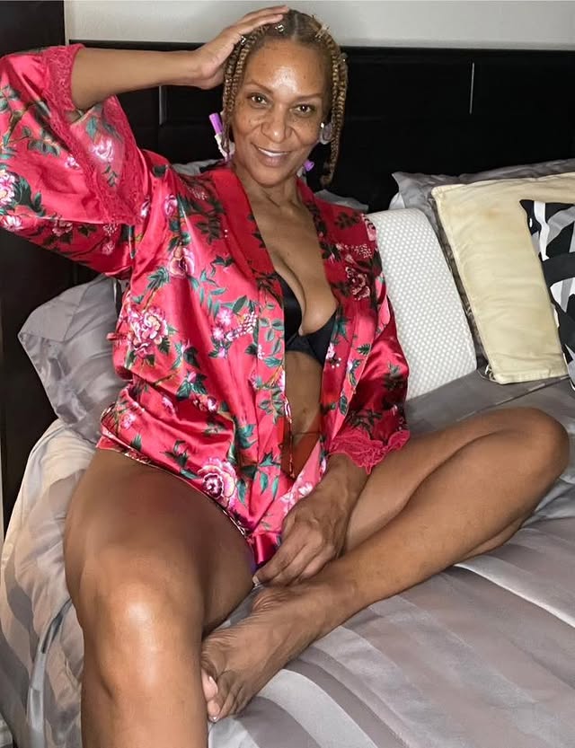 I would like to extend a brief good night to everyone and acknowledge my appreciation for Yahweh's ongoing protection. At the moment, I am sitting back, feeling slightly perplexed, and wondering why my left thigh appears so much larger in this photo. lol. Oh well, good night. ❤️ please remember you are loved! ❤️