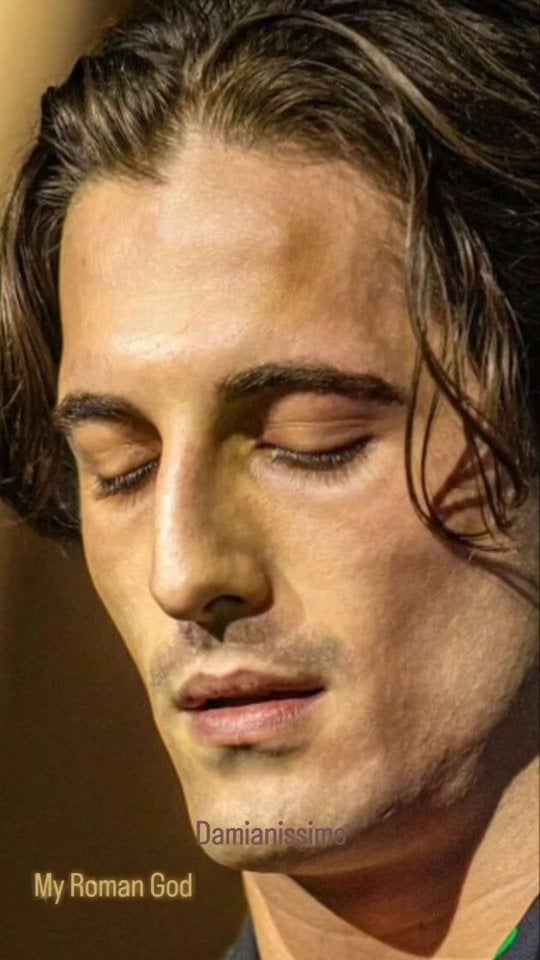 No voy a mentir #damilovers lo extraño 😞 por eso les hice este reel dedicado a su hermoso rostro tranquilo y taciturno con rasgos perfectos porque su estructura facial es ARTE, por eso titulé este reel "Dami Art"#damianodavid #damianissimo #damianosupremacy #art by @damianodavid.mx
