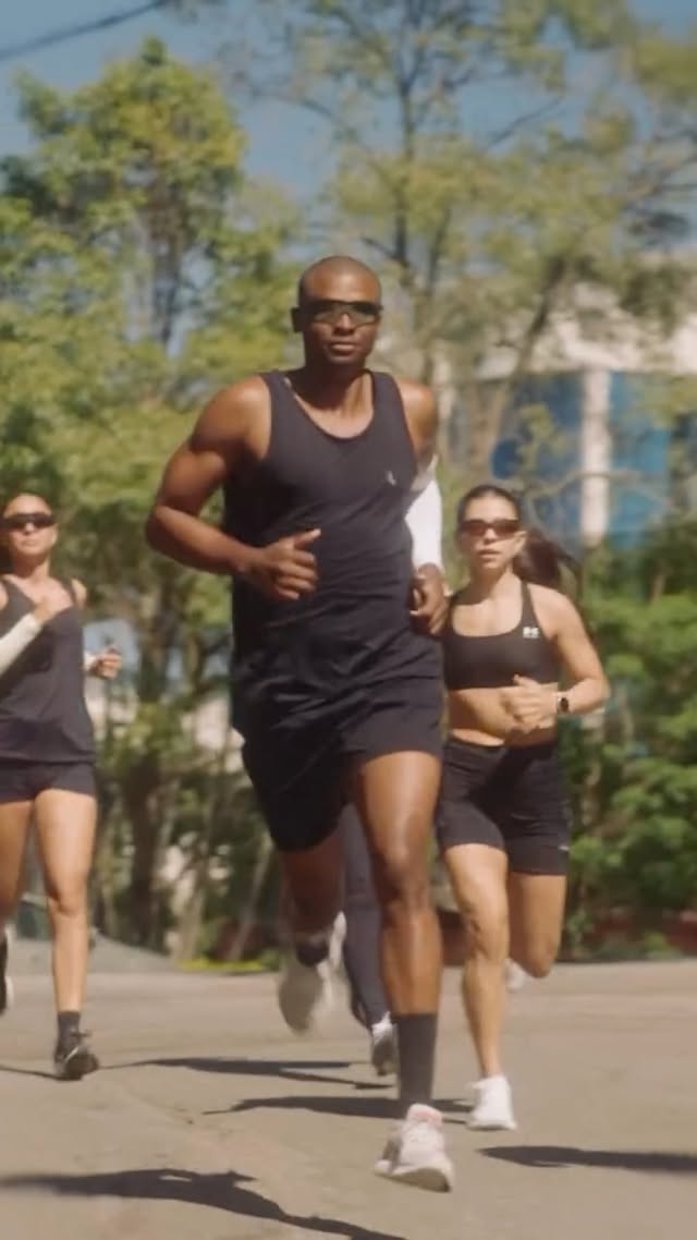 Tem gente que corre pra desligar, outras correm pra sentir mais. Pra respirar melhor.Pra ocupar a mente. Pra desafiar o próprio corpo. No fim, cada pessoa tem seu próprio motivo. E você? Por que você corre?#SmartFitRun by @smartfit