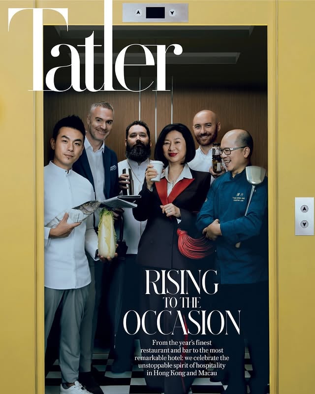 鄭永麒、Simon McHendry、Mark Lloyd、陳志玲、Lorenzo Antinori 及譚國鋒（按出現順序排列）同登Tatler Hong Kong 六月號封面。六位封面人物，正是Tatler Best 香港及澳門2026六大年度大獎背後的卓越先驅。在這篇故事中，他們傾情分享——在這片土地上，款客之道從來不只是一種服務，而是整個行業賴以呼吸的空氣。Vicky Cheng, Simon McHendry, Mark Lloyd, Linda Chen, Lorenzo Antinori and Tam Kwok-fung (in order of appearance) grace our June cover. Together, they are the visionaries behind the six Best of the Year awards at Tatler Best Hong Kong and Macau 2026. In this story, they reveal how, in this corner of the world, hospitality isn’t just a service—it is the very oxygen the industry breathes.Editor: Fontaine Cheng, Coco MarettCreative Direction: Zoe YauPhotography: Alexander YeungStyling: Anthony TongSet Design: Athena LeungGrooming: Yucca YuHair: Kit LiMake-up: Jovy ChaiProduction: Carlos HuiVideography: Donald Fong, Chan Kin KwanPhoto Assistants: Victor Tang, Ernest ChengStyling Assistants: Joey Wong, Samantha LaiSet Design Assistants: Caster So, Heidi Ng, Yilee ChowProduction Assistant: Jove Tsin Li#Tatlerbesthongkong#Tatlerbestmacau#TatlerCover@chefvickycheng @cheftamkwokfung @lorenzoantinori_ @mark_macau @upperhouse_hkg @wynn.palace by @tatlerhongkong