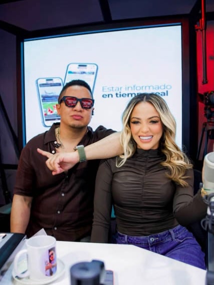 Lunes totalmente en vivo @sinfiltroradioshow junto a @yulaypv by @rdrobertsanchez