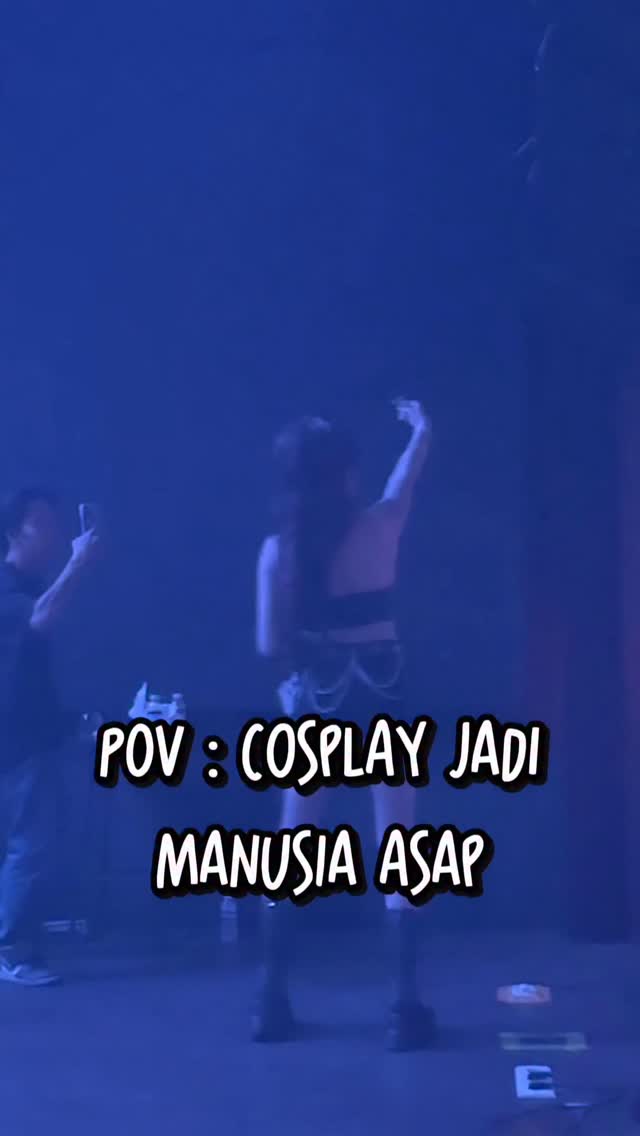 Saking excited nya bagiin zippo di @pendekarbar.resto sampe cosplay jadi manusia asap🤣 #djvikachu #fdj #performance #funnymoment by @vika_chu_official
