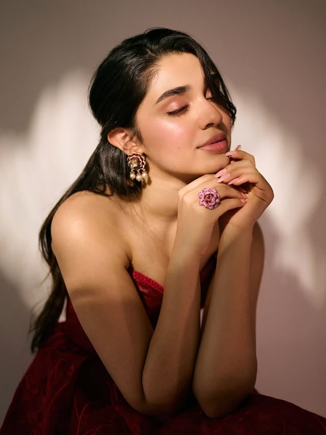 ❤️

Styled by @mohitrai with @chintan_shah08 @ruchikrishnastyles 
Outfit by @nadinemerabi x @swrl.in 
Jewellery @indriyajewels
Glam @shraddha.naik @sajzdot 
Pictures @aviraj