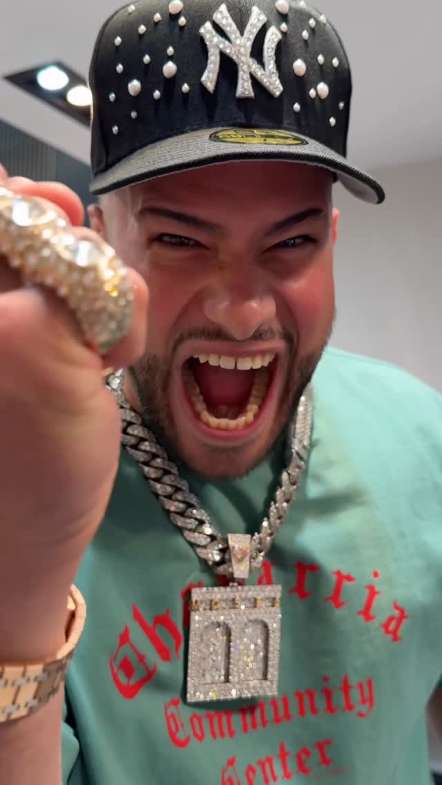 MY BIGGEST GIVEAWAY YET !!! I’m giving away a $70,000 40mm DAY DATE OLIVE 2026 !!I got $100,000 on the Knicks game 1 on @polymarketHow to win; 1. Sign up for @polymarket on App Store to trade on anything..including the Knicks.2. Use code: MOSES for a free $50 credit on me with a deposit GOODLUCK WINNER WILL BE RANDOMLY SELECTED AND ANNOUNCED AFTER THE FINALS!!Free entry and Official Rules: http://seerules.com/moses. Open only to eligible participants. Void where prohibited or restricted. Sweepstakes ends 11:59:59 PM ET on 6/19/26. Prize ARV: $70,000. Sponsor: Blockratize Inc. d/b/a Polymarket #polymarketpartner by @mosesjewelry