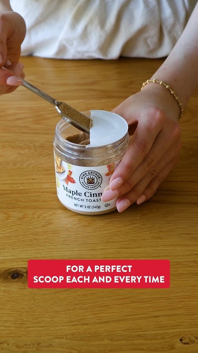 How satisfying is a perfectly leveled teaspoon? The design of a baking soda box makes it possible with every scoop, and we've hacked our spice jars to do the same. Instead of peeling off the whole seal, slice it halfway across with a knife and peel off only half. You'll have the perfect straight edge to level off your spoon with every measure! by @kingarthurbaking