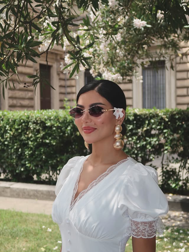 “Tra i fiori e la bellezza di Roma.” 🤍🌸