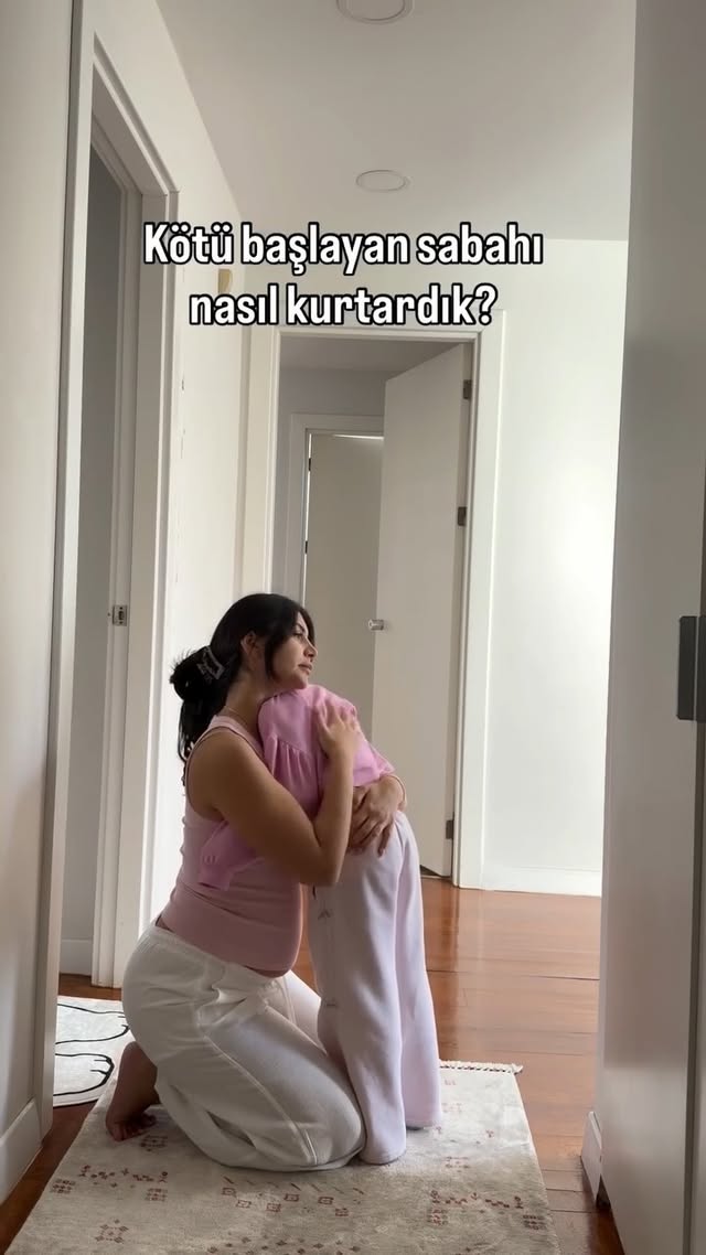 500 ml su4-5 fıs bulaşık deterjanı (ne kadar eklerseniz o kadar köpük olur)Gıda boyası veya akrilik boyaMikserle köpürene kadar çırpın,en fazla 1-2 dakika içinde köpürüyor.1 saatlik annelere sessizlik 🤣🩷 by @ozden.ozdogan