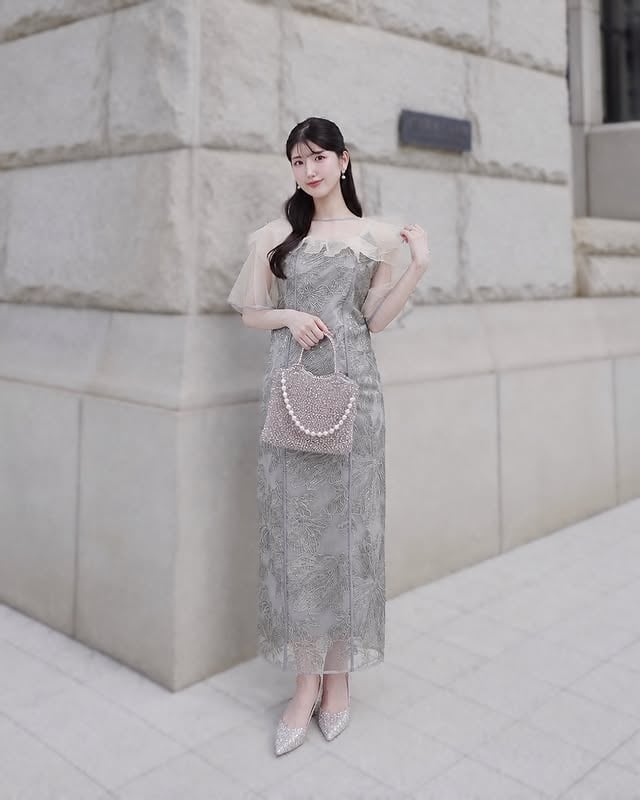 .𝐜𝐨𝐨𝐫𝐝𝐢𝐧𝐚𝐭𝐞 🩰🧸⊹ ₊ ⸝⸝lejaの新作ドレスを使ってお呼ばれコーデ✧˖°柔らかなオーガンジーを重ねたアシンメトリーデザインがポイントの甘くなりすぎない大人のIラインドレス🪞🤍きらきらのスパンコール刺繍の素材だからとっても華やか♡dress♡ @leja__official bag♡ @anteprima_japan..#leja#お呼ばれコーデ #お呼ばれドレス #結婚式ドレス #結婚式コーデ by @kadowakireina
