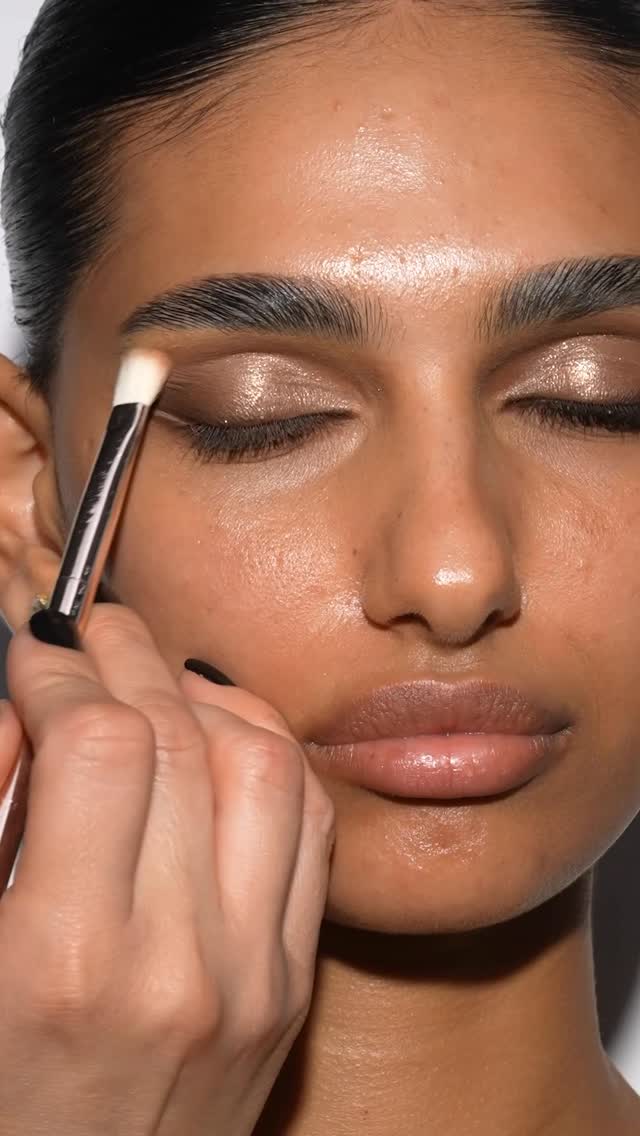 DOUBLE-WINGED SUMMER LOOK☀️ ft. my NEW TAN EYESHADOW PALETTE AVAILABLE NOW 💛 @sephora @sephoracanada @ultabeauty #sephoraxkohls 🤎See below for all products used for this look!!! #natashadenona #makeupbyndproteam #tanpalette #explore✨Check out my highlights for your favorite ND resellers ✨Makeup Details:Base:HY-GEN PRIMER SERUM + HY-GEN PRIMER SERUM BRONZE (Mixed)HY-GLAM FOUNDATION (Y10) - eyeshadow baseHY-GLAM CONCEALER (Y9) HY-GLAM BRIGHTENER (B3)HY-SCULPT LIQUID BRONZER (Toasty)HY-GLAM SETTING POWDEREyes:TAN EYESHADOW PALETTEGlide – wings Soft spot – upper part of wing + creasePaddle – blend creaseLazy – upper eyelid, creaseWork & Set (Brown) – upper wing + inner cornerDip – upper + lower eyelidSerene – upper eyelidBurnt – inner corner + creaseWork & Set (Nude) – water lineSoft Spot – lower lidSandal – creaseCheeks:HY-BLUSH (Fresh Mauve)Lips:I NEED A NUDE LIP CRAYON (Liyan)HY-GLOSS (Fresh Mauve) by @natashadenona