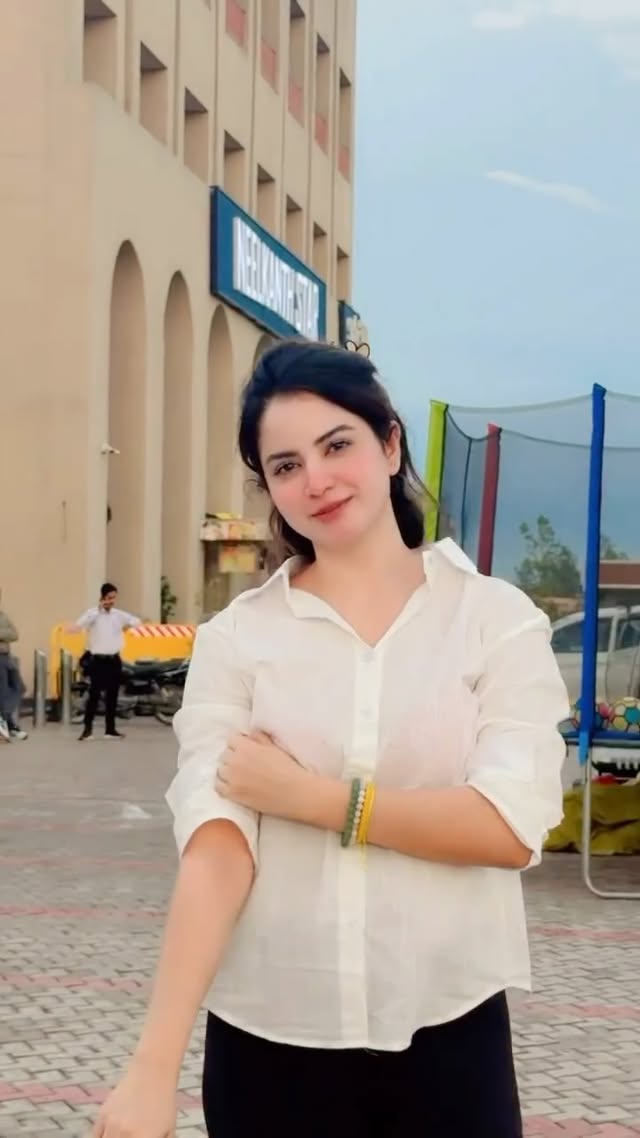 🤩
.
.
#explorepage #trendingreels #instadaily #cute #piyanka_mongia