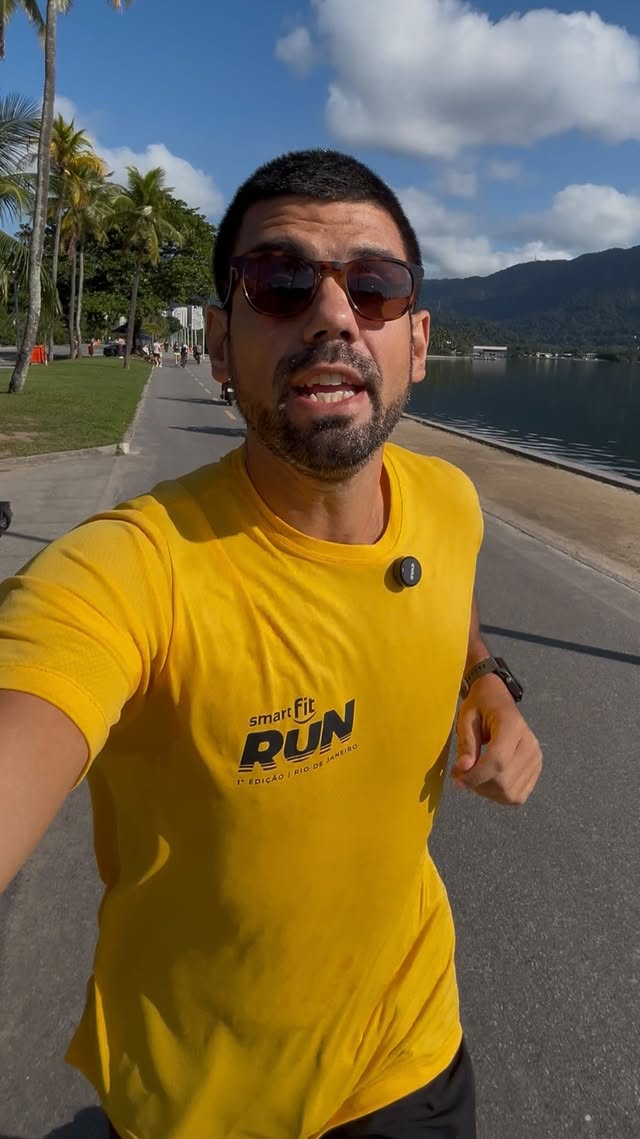 A Smart Fit me convidou para participar da primeira edição da Smart Fit Run no Rio de Janeiro. 🏃🏾‍♂️🔥Mas eu não quero simplesmente correr essa prova. Eu quero montar um time.Quero encontrar vocês na largada, correr junto e transformar essa manhã em uma experiência que a gente vai lembrar por muito tempo.Para isso eu consegui com eles um cupum de 30% para vocês se inscreverem!📅 21 de junho🏃🏾‍♂️ 5km e 10km📍 Museu do Amanhã 🏷️ LEOCAMARATTA30Se você topa correr comigo, faça sua inscrição pelo link e me manda uma mensagem no direct.Quero saber quem vai estar comigo na largada. 👊🏽🔥🏃🏾‍♂️ by @smartfit