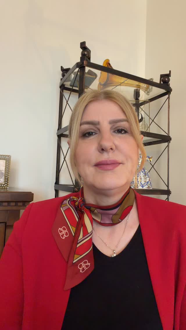 Rahmi Koç’tan skandal fıkra! 
Peki neden  bu kadar rahat! 
Belden  aşağı espriler o kadar normalleştiki! 
“Özgürlük” adı altında belden aşağı her şeye gülerlerse, işte böyle 96 yaşında güçlü  bir iş adamı da böyle rahat rahat konuşur. 
Konu sosyolojik bir vakadır.
Espri adı aktında mahremiyet kalmayınca olanlar oluyor. #sevdatürküsev #sevdaturkusev