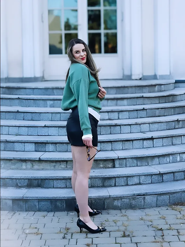 Just me, enjoying the moment✨️

#summervibes #goodmood #weekendmood #selflove #lifestyle

summer mood • sunshine • confidence • happy place • good vibes