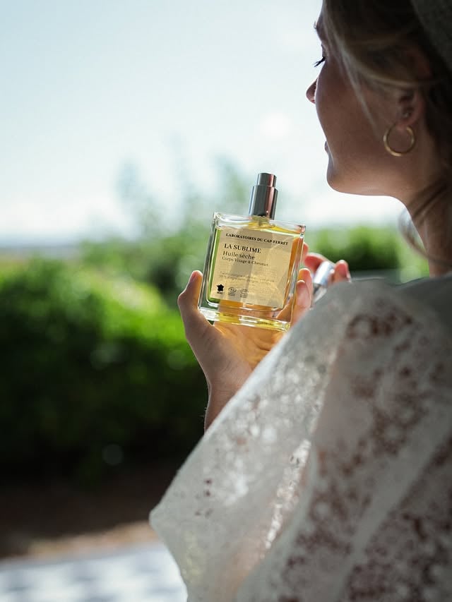 ✨ Connaissez-vous les produits @laboratoirescapferret ? ✨Nous avons eu un véritable coup de cœur pour La Sublime, leur huile précieuse aux notes délicates, un petit bijou qui nourrit, illumine et sublime la peau au quotidien.Aujourd’hui, nous sommes heureuses de vous dévoiler une jolie collaboration entre nos deux maisons, née d’une même passion pour l’authenticité, le savoir-faire et les belles choses.Une rencontre qui a du sens, et que nous avons hâte de partager avec vous. 🤍 by @bycat_creation