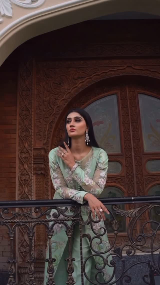 Mint Green Long Open Jacket ✨A graceful mint green long open jacket featuring intricate thread work enhanced with exquisite embellishments, creating a stunning 3D effect. Designed with modern elegance and timeless craftsmanship, this statement piece beautifully blends delicate detailing with luxurious finishing. Perfect for festive gatherings, Eid celebrations, and formal occasions, it adds sophistication and charm to every look.#SFSadiaFaisalOfficial #MintGreen #LuxuryPret #OpenJacket #ThreadWork 3DEmbellishments FestiveWear ElegantStyle 💚 by @sf_sadiafaisalofficial