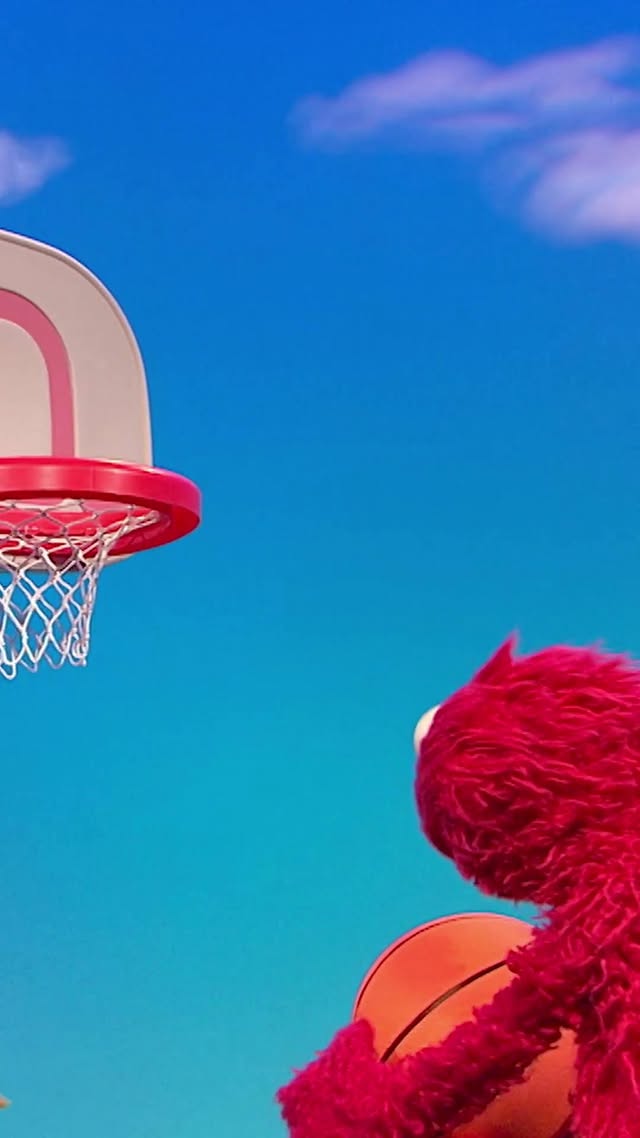 Elmo hopes both teams have fun! 🏀🏀🏀🏀