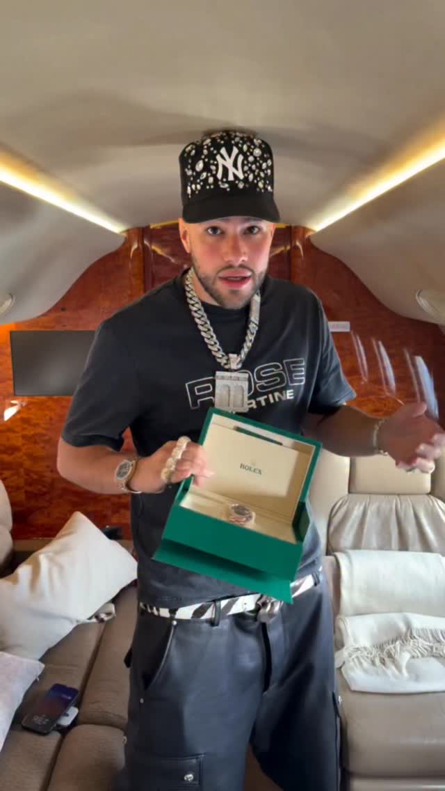 I’m giving away a $70,000 40mm DAY DATE OLIVE 2026 !!How to win:1. Sign up for @polymarket on App Store to trade on anything, including the Knicks.2. Use code: MOSES and deposit $10 for a free $50 credit on meGOODLUCK WINNER WILL BE RANDOMLY SELECTED AND ANNOUNCED AFTER THE FINALS!!Free entry and Official Rules: http://seerules.com/moses. Open only to eligible participants. New users only. Void where prohibited or restricted. Sweepstakes ends 11:59:59 PM ET on 6/19/26. Prize ARV: $70,000. Sponsor: Blockratize Inc. d/b/a Polymarket #polymarketpartner by @mosesjewelry