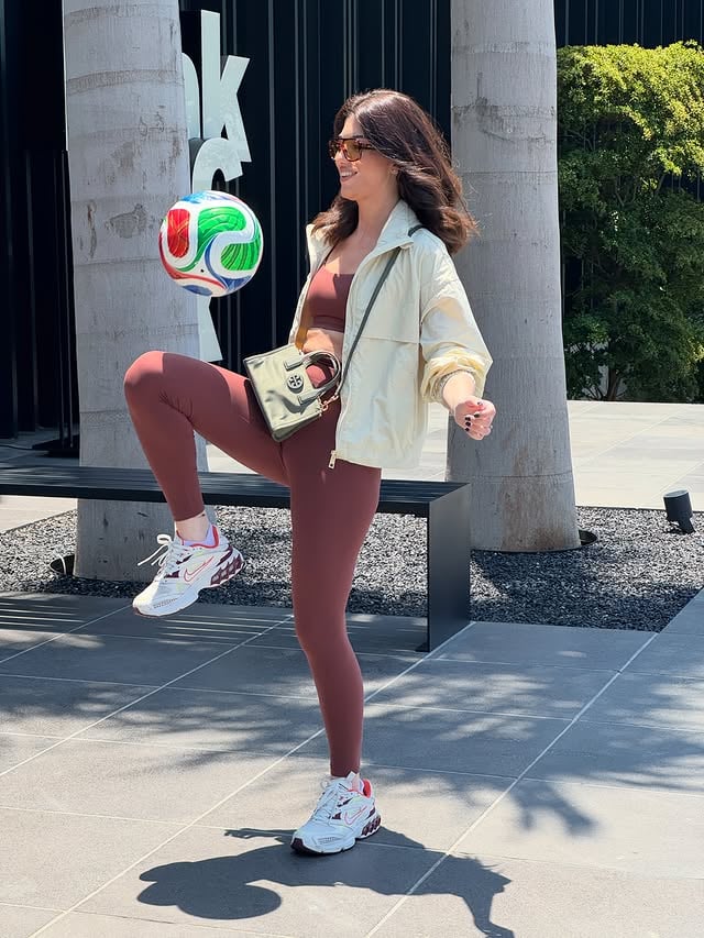 Making my reporter shift extra fun✨ 🥅 ⚽️

#reporter #worldcup #fifa #2026