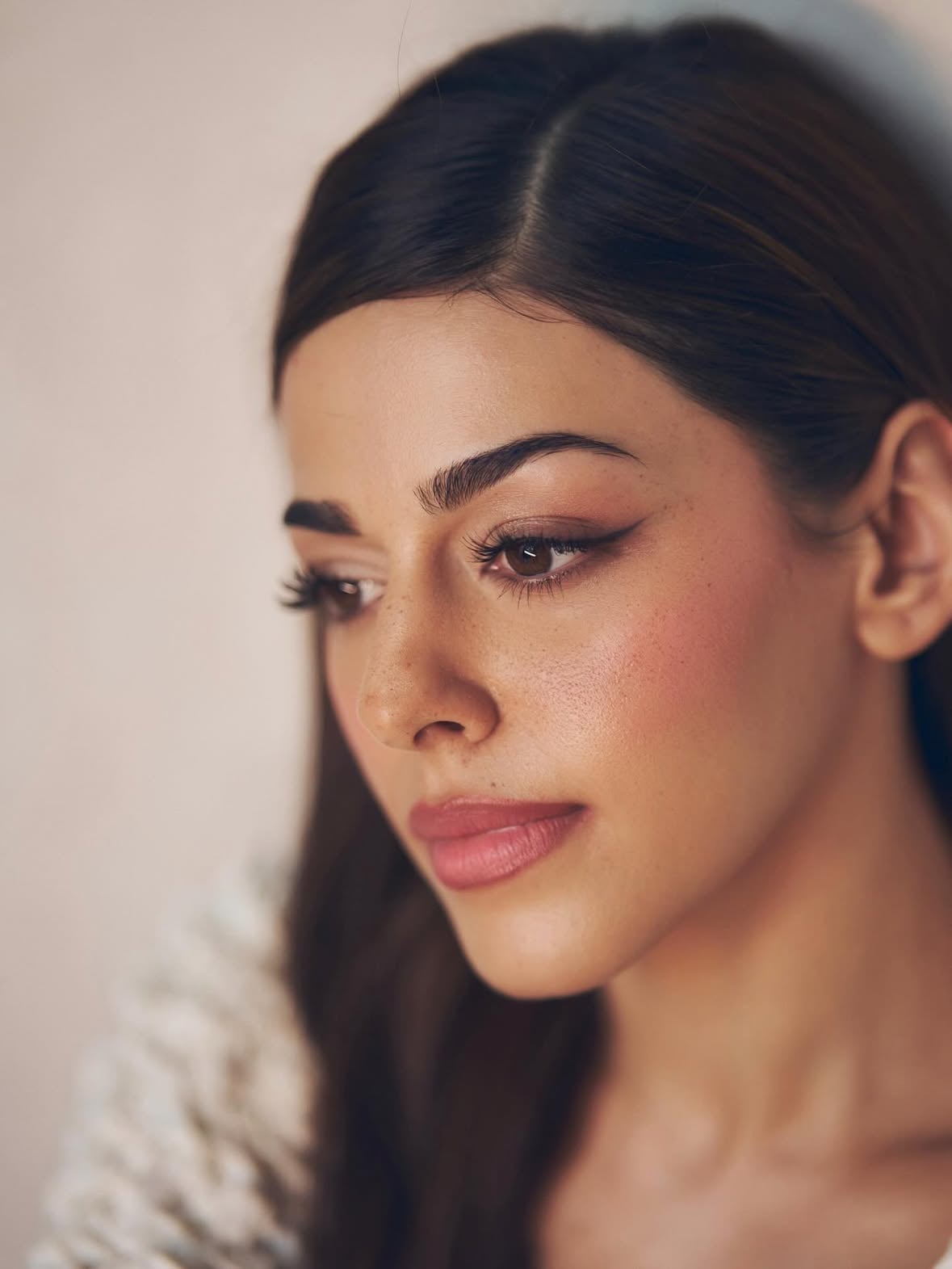 In between worlds & exactly here🕊️

Photos by @amannagoshe 
Styled by @sheefajgilani 
Makeup by @reshmaamerchant 
Hair by @sandeepchaupal_hair 
Style Team @amisha.thakkarr @aanch.upadhyay