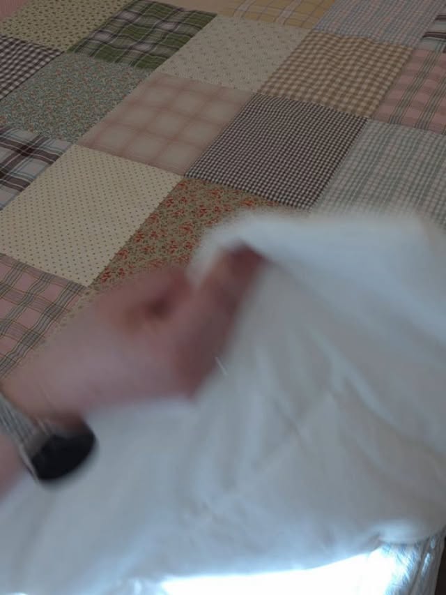 커스텀 오더브라운 패턴 추가된마치 패치워크 퀸이불&베개여름용으로 2온스 얇은 누빔으로제작했어요~🤎36조각 패치워크 200*230센티 이불과6조각 패치워크 50*70센티 베개2장으로기본구성입니다🩷내츄럴한 색감이 매력적인 디자인입니다💚#마치패치워크 #패치워크이불#여름이불#2온스차렵이불#이불맞춤 by @countryhome_anna