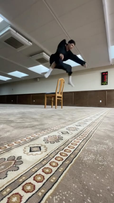 Empty masjid+microphone= my happiness. Alhamdulillah for everything.
.
.
#quran #quranrecitation #1millionviews #funny #masjid