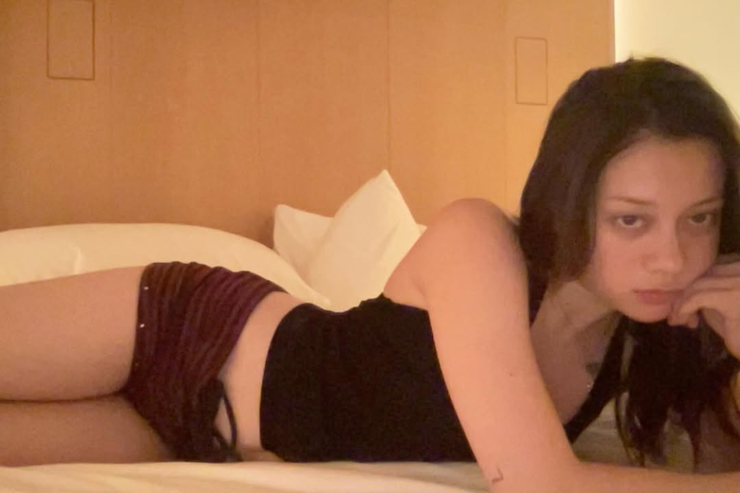😴