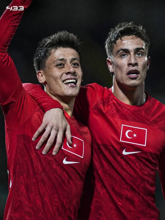 𝗪𝗛𝗜𝗖𝗛 𝗪𝗢𝗥𝗟𝗗 𝗖𝗨𝗣 𝗗𝗨𝗢 𝗜𝗦 𝗧𝗔𝗞𝗜𝗡𝗚 𝗢𝗩𝗘𝗥? 🌍🔥

Some nations are heading to the World Cup with serious link-up play 😮‍💨

🇹🇷 𝗚𝗨̈𝗟𝗘𝗥 🔗 𝗬𝗜𝗟𝗗𝗜𝗭
🇪🇸 𝗬𝗔𝗠𝗔𝗟 🔗 𝗡. 𝗪𝗜𝗟𝗟𝗜𝗔𝗠𝗦
🇵🇹 𝗖𝗥𝗜𝗦𝗧𝗜𝗔𝗡𝗢 🔗 𝗕𝗥𝗨𝗡𝗢 
🇧🇷 𝗩𝗜𝗡𝗜 🔗 𝗥𝗔𝗣𝗛𝗜𝗡𝗛𝗔
🇩🇪 𝗪𝗜𝗥𝗧𝗭 🔗 𝗠𝗨𝗦𝗜𝗔𝗟𝗔
🇫🇷 𝗢𝗟𝗜𝗦𝗘 🔗 𝗠𝗕𝗔𝗣𝗣𝗘́
🇨🇴 𝗝𝗔𝗠𝗘𝗦 🔗 𝗗𝗜́𝗔𝗭
🇪🇬 𝗦𝗔𝗟𝗔𝗛 🔗 𝗠𝗔𝗥𝗠𝗢𝗨𝗦𝗛
🇦🇷 𝗠𝗘𝗦𝗦𝗜 🔗 𝗔𝗟𝗩𝗔𝗥𝗘𝗭

Who’s your favorite duo? 👀👇