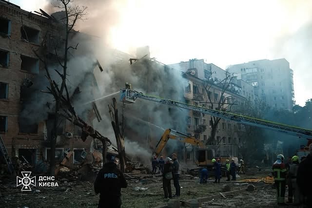 Все, що фіксують українські журналісти, – це наша правда про цю війну та докази російських злочинів. І важливо, щоб ця робота була якісною та сприяла відповідальності за всі злочини й удари Росії проти життя. Дякую журналістам, усім працівникам та працівницям медіа, які працюють заради України та показують світу, що доводиться проживати нашим людям і як ми боремося за свою незалежність.Сьогодні ми дякуємо й усім небайдужим іноземним медійникам, які на правильній стороні історії та не дають світу забути чи замовчати те, що відбувається в Україні. Саме така активна підтримка допомагає нам отримувати допомогу на політичному рівні.І всі ми маємо берегти памʼять та шанувати внесок у нашу боротьбу тих журналістів, які загинули через цю війну.З Днем журналіста!____Everything Ukrainian journalists document is our truth about this war and evidence of Russian crimes. And it is important that this work be of high quality and contribute to accountability for all of Russia’s crimes and attacks on life. I thank the journalists and all media employees who work for Ukraine and show the world what our people have to endure and how we fight for our independence.Today, we also thank all dedicated foreign media professionals who stand on the right side of history and ensure that the world does not forget or remain silent about what is happening in Ukraine. It is precisely this active support that helps us secure assistance at the political level.And all of us must preserve the memory and honor the contribution to our fight of those journalists who were killed in this war.Congratulations on Journalist’s Day!____Photo: State Emergency Service of Ukraine, 4th Rapid Response Brigade of the National Guard of Ukraine “Rubizh,” 24th Separate Mechanized Brigade named after King Danylo, Stas Kozliuk, 28th Separate Mechanized Brigade named after the Knights of the Winter Campaign.