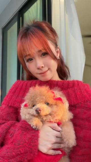 我家的小草莓超级无敌可爱☺️ by @vanessaliing