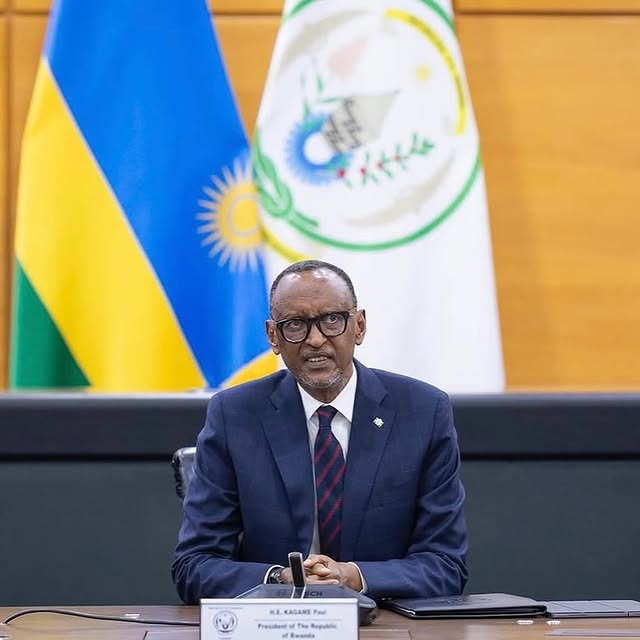 President Kagame 🇷🇼 chaired a Cabinet meeting this afternoon at Urugwiro Village, where discussions centered on the progress and execution of policies supporting Rwanda’s development objectives. by @rgl_rwanda