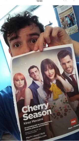 Buon decimo compleanno Cherry Season!

Oggi sono esattamente 10 anni da quando è andata in onda la prima puntata.

La prima serie turca in Italia.
La serie che ha dato il via a tutto.

Sono sempre super orgoglioso di questa mia scelta e di cosa ha portato e di tutto il bellissimo percorso che è partito da lì.

Le critiche e i commenti negativi su tutto ciò che riguarda la serialità turca sono senza fine sia sui social che sui blog ma io continuo ad essere sempre molto fiero del mio lavoro.

Per questo oggi si festeggia.
Commentate, condividete, fate sapere a tutti che oggi è un giorno speciale!
Buon Cherry Season day a tutti!

#cherryseason #kirazmevsimi🍒 #cherryseasonday #turkishseries #dizi