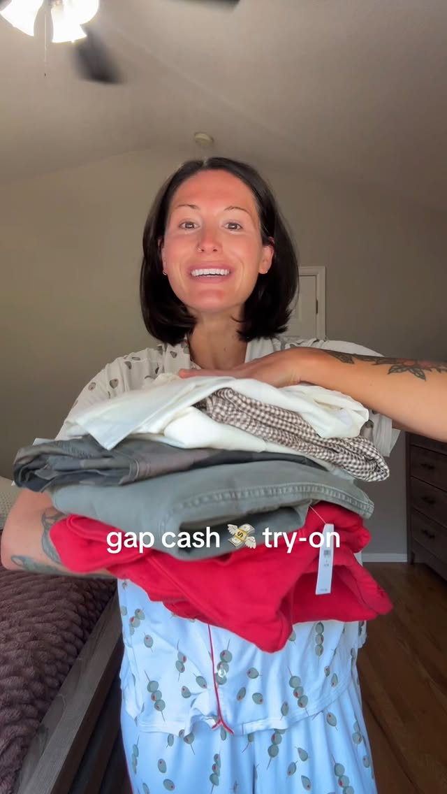 @gap cash try-on! use codes ENCORE & MORE at checkout! all 🔗 in bi0! ❤️..#gap #tryon #tryonhaul #styleinspo #sale by @mmotherem
